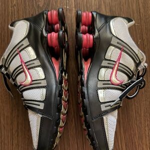 Nike Athletic Shoes Black and Pink shox size 7.5
